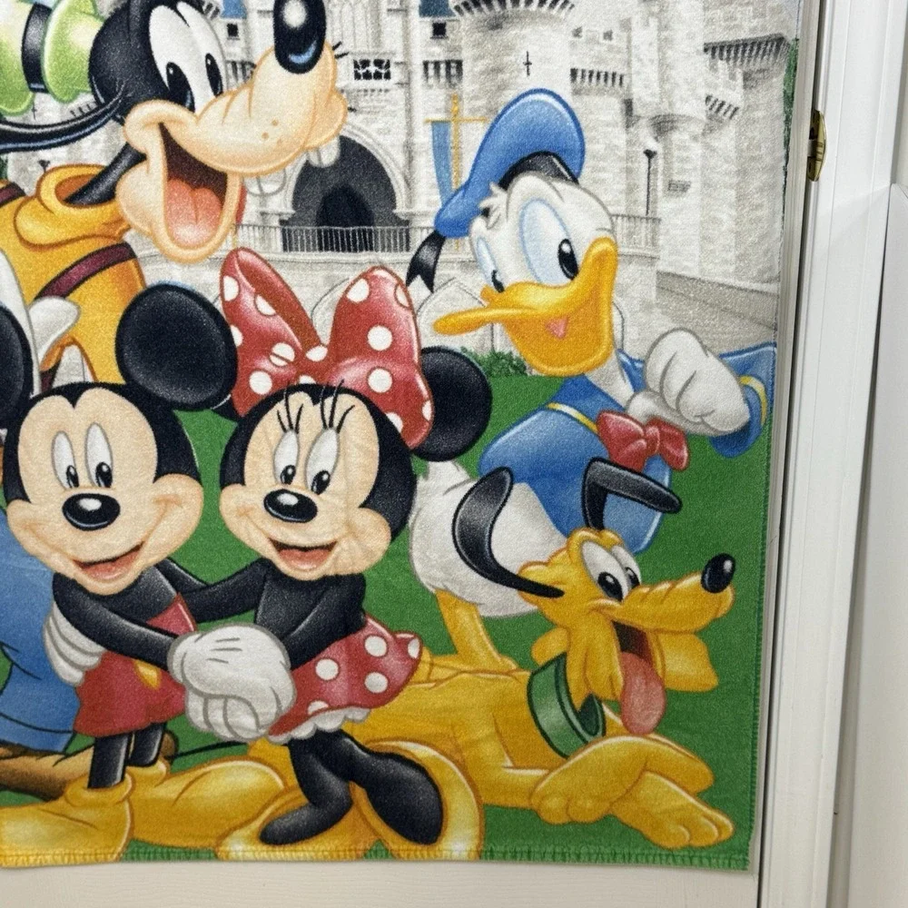Vtg Walt Disney World Beach Bath Towel Castle Mickey Minnie Goofy Donald Pluto